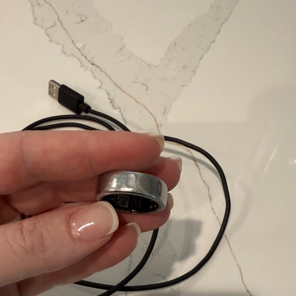 Oura Ring - Picture 2 of 4